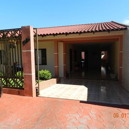 ホテルCasa Da Helo Quartos Em Foz フォス・ド・イグアス エクステリア 写真